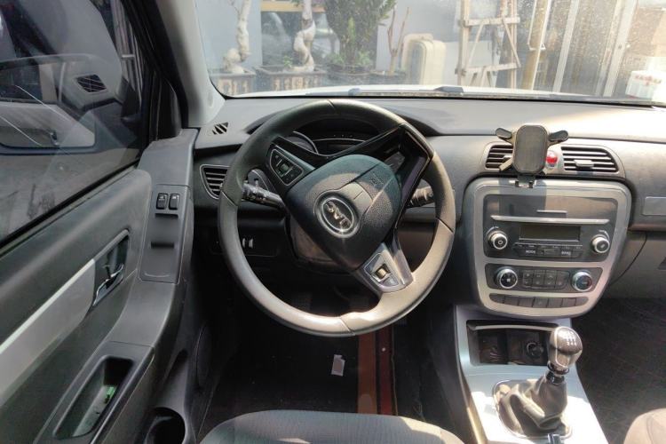 Used JAC Group T6 2022 2.0T Diesel Two-Wheel Drive Engineering Version with Long Wheelbase Steering Wheel