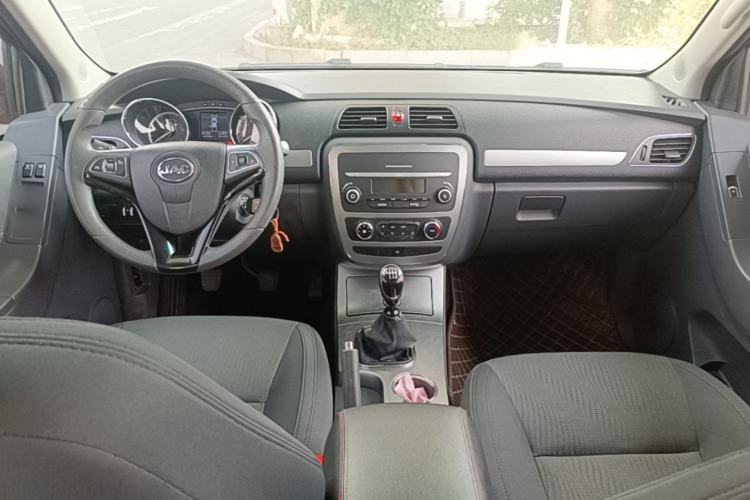 Used JAC Group T6 2022 2.0T Diesel Two-Wheel Drive Engineering Version with Long Wheelbase Center Console