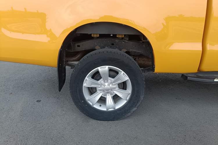 Used JAC Group T6 2022 2.0T Diesel Two-Wheel Drive Engineering Version with Long Wheelbase Right Rear Wheel Hub