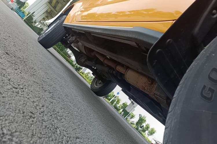 Used JAC Group T6 2022 2.0T Diesel Two-Wheel Drive Engineering Version with Long Wheelbase Right Side Sill