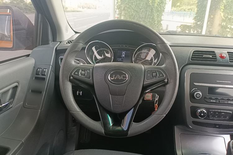 Used JAC Group T6 2022 2.0T Diesel Two-Wheel Drive Engineering Version with Long Wheelbase Steering Wheel