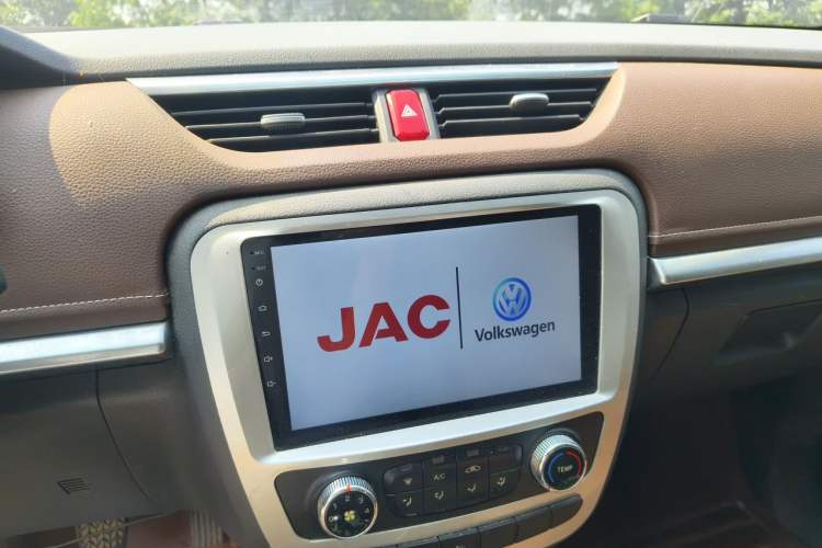 Used JAC Group T8 2018 2.0T Diesel Two-Wheel Drive Prestige Version Big Double HFC4DB2-1D1 Audio And AC Panel