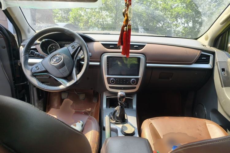 Used JAC Group T8 2018 2.0T Diesel Two-Wheel Drive Prestige Version Big Double HFC4DB2-1D1 Center Console