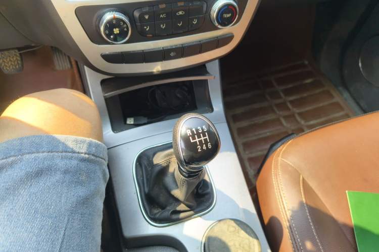 Used JAC Group T8 2018 2.0T Diesel Two-Wheel Drive Prestige Version Big Double HFC4DB2-1D1 Gear Lever