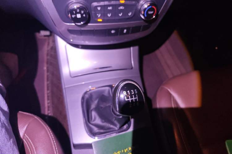 Used JAC Group T8 2018 2.0T Diesel Two-Wheel Drive Prestige Version Big Double HFC4DB2-1D1 Gear Lever