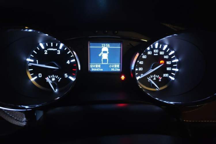 Used JAC Group T8 2018 2.0T Diesel Two-Wheel Drive Prestige Version Big Double HFC4DB2-1D1 Odometer Close Up