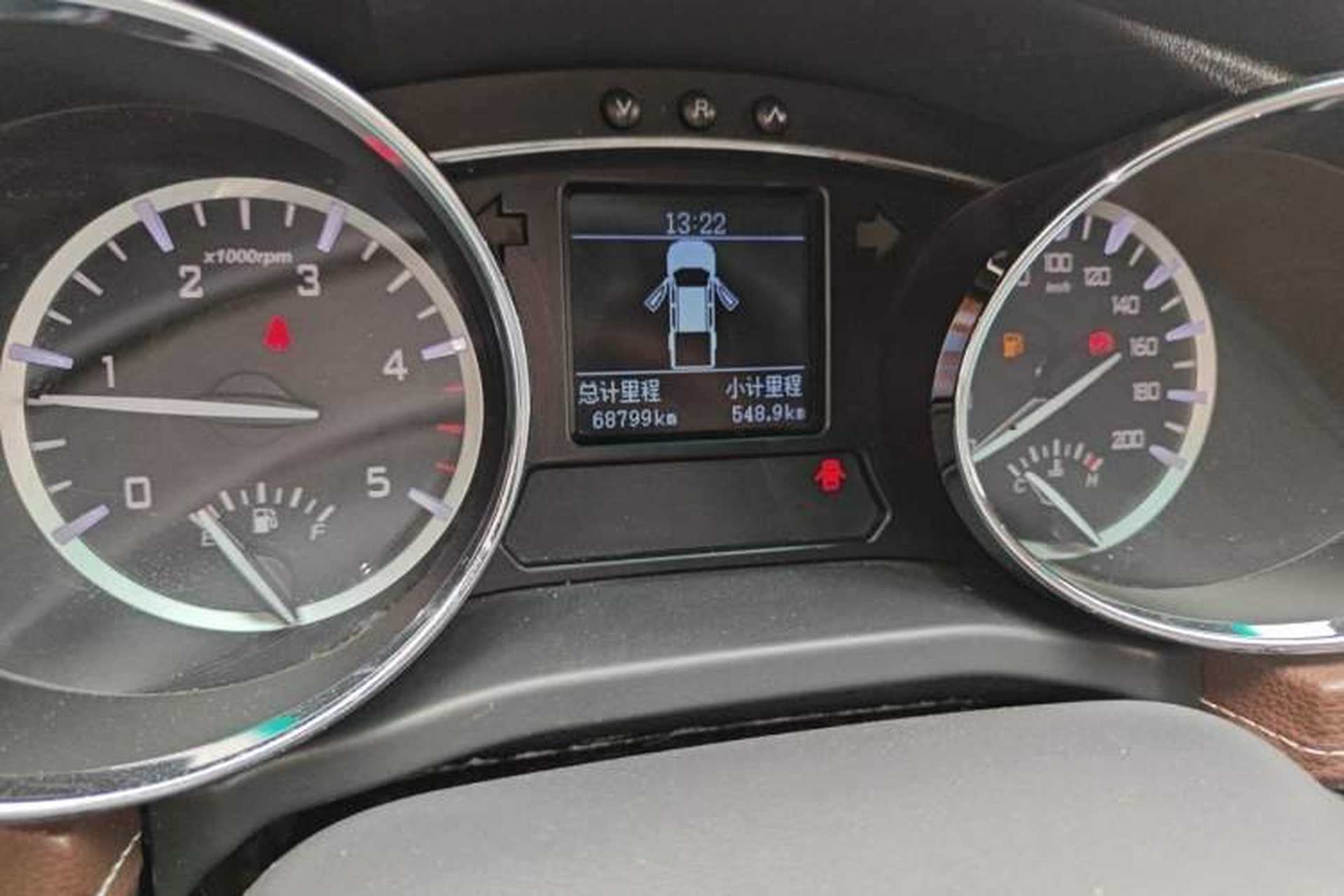 Used JAC Group T8 2018 2.0T Diesel 4x4 Prestige Version Big Double Cabin HFC4DB2-1D1 Odometer Close Up