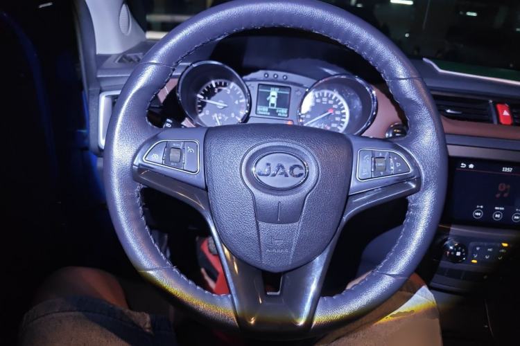 Used JAC Group T8 2018 2.0T Diesel Two-Wheel Drive Prestige Version Big Double HFC4DB2-1D1 Steering Wheel