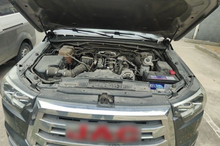 Used JAC Group T8 2018 2.0T Diesel Two-Wheel Drive Prestige Version Big Double HFC4DB2-1D1 Engine Bay