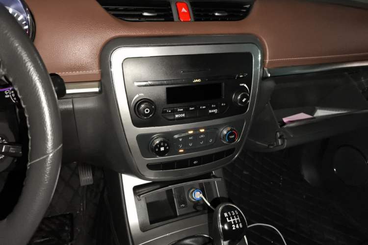Used JAC Group T8 2019 2.0T Explorer Edition Two-Wheel Drive Prestige Version Big Double HFC4DB2-1D1 Audio And AC Panel