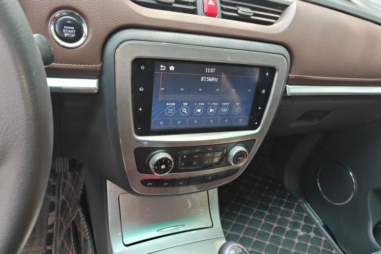 Used JAC Group T8 2019 2.0T Gasoline 4x4 Prestige Version Standard Double Cabin HFC4GA3-4D Audio And AC Panel