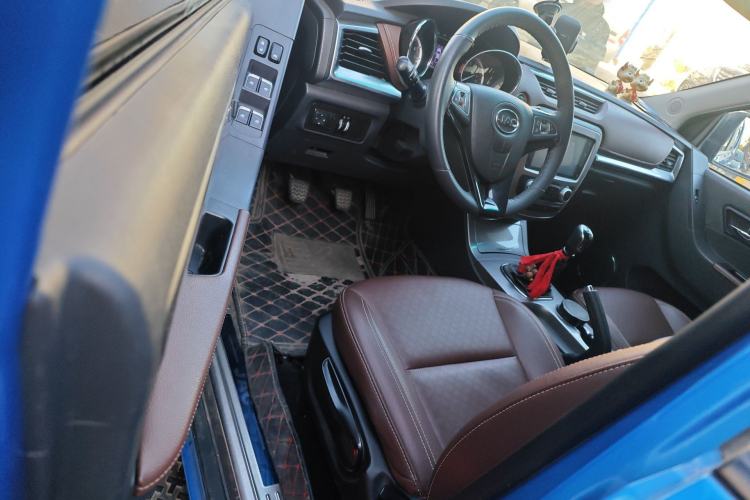 Used JAC Group T8 2019 2.0T Gasoline 4x4 Prestige Version Standard Double Cabin HFC4GA3-4D Driver Seat