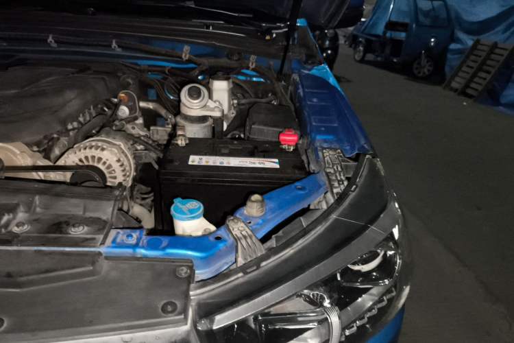 Used JAC Group T8 2019 2.0T Explorer Edition Two-Wheel Drive Prestige Version Big Double HFC4DB2-1D1 Engine Bay Left