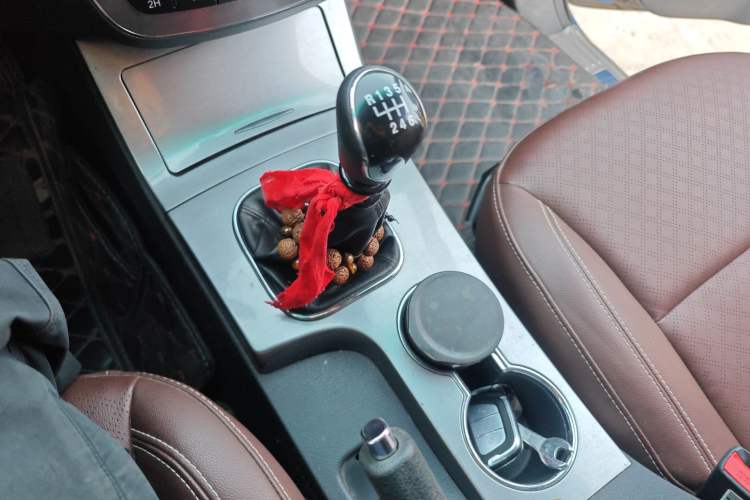 Used JAC Group T8 2019 2.0T Gasoline 4x4 Prestige Version Standard Double Cabin HFC4GA3-4D Gear Lever