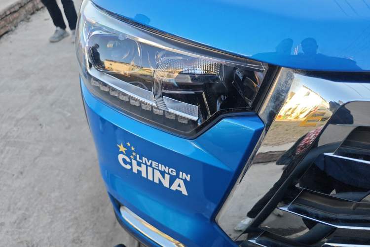 Used JAC Group T8 2019 2.0T Gasoline 4x4 Prestige Version Standard Double Cabin HFC4GA3-4D Right Front Headlight