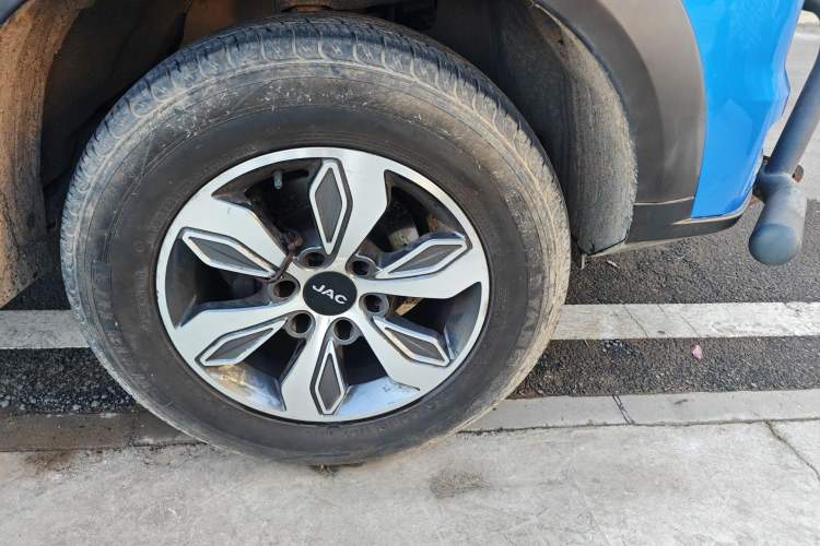 Used JAC Group T8 2019 2.0T Gasoline 4x4 Prestige Version Standard Double Cabin HFC4GA3-4D Right Front Wheel Hub