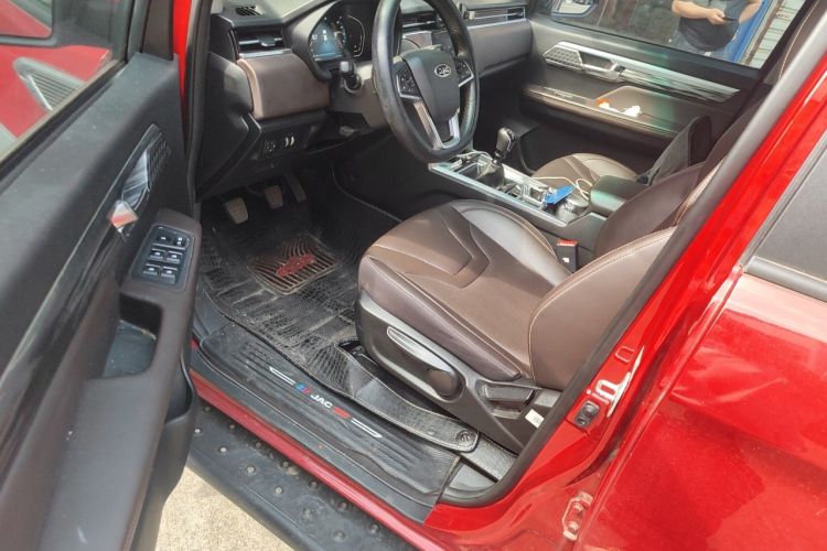 Used JAC Group T8 2020 2.0T Diesel Two-Wheel Drive Business-Grade Big Double Cabin HFC4DB2-2E Driver Seat