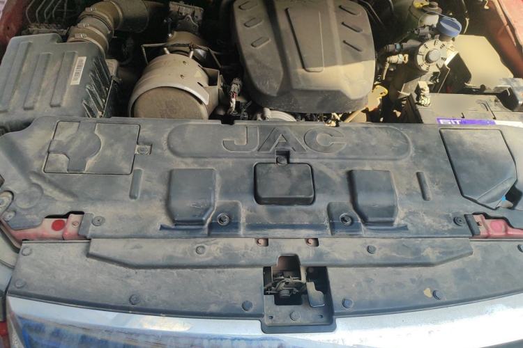 Used JAC Group T8 2020 2.0T Diesel Two-Wheel Drive Business-Grade Big Double Cabin HFC4DB2-2E Engine Bay