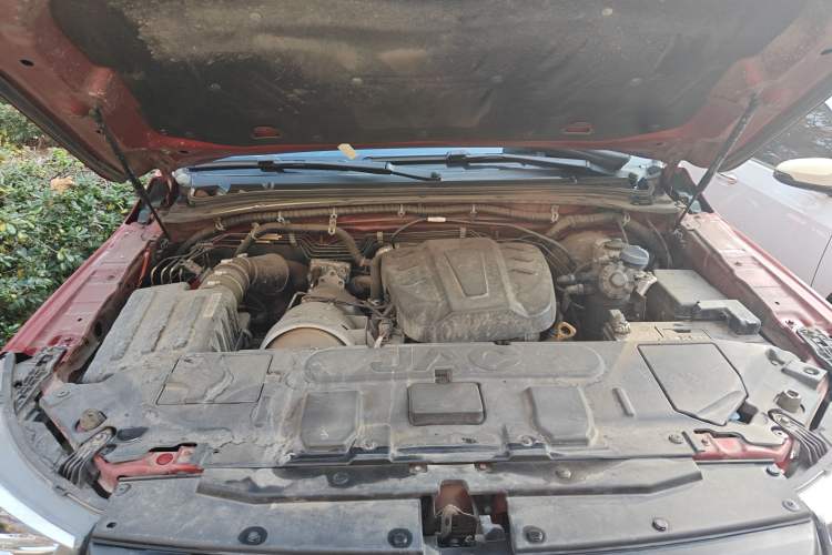 Used JAC Group T8 2020 2.0T Diesel Two-Wheel-Drive Luxury Version with Large Double Cabin – HFC4DB2-2E Engine Bay