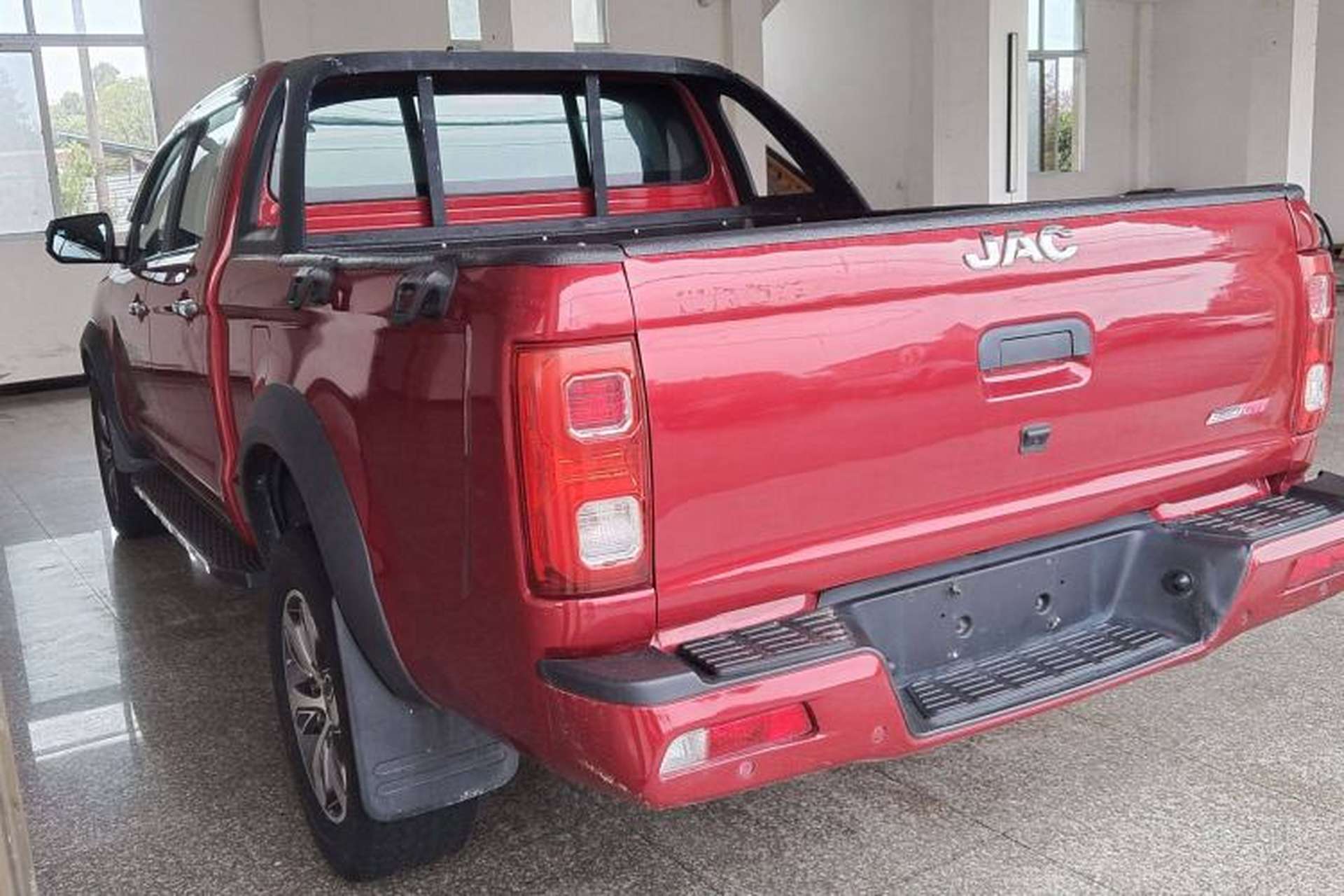 Used JAC Group T8 2020 2.0T Diesel Two-Wheel-Drive Prestige Version with Large Double Cabin HFC4DB2-2E Exterior 3