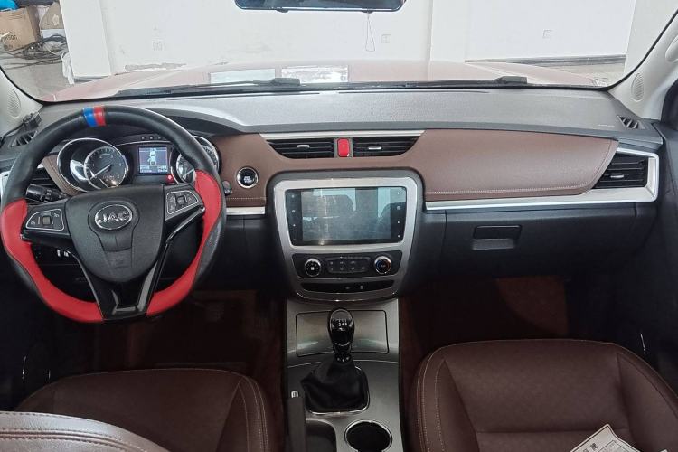 Used JAC Group T8 2020 2.0T Diesel Two-Wheel-Drive Prestige Version with Large Double Cabin HFC4DB2-2E Interior 1