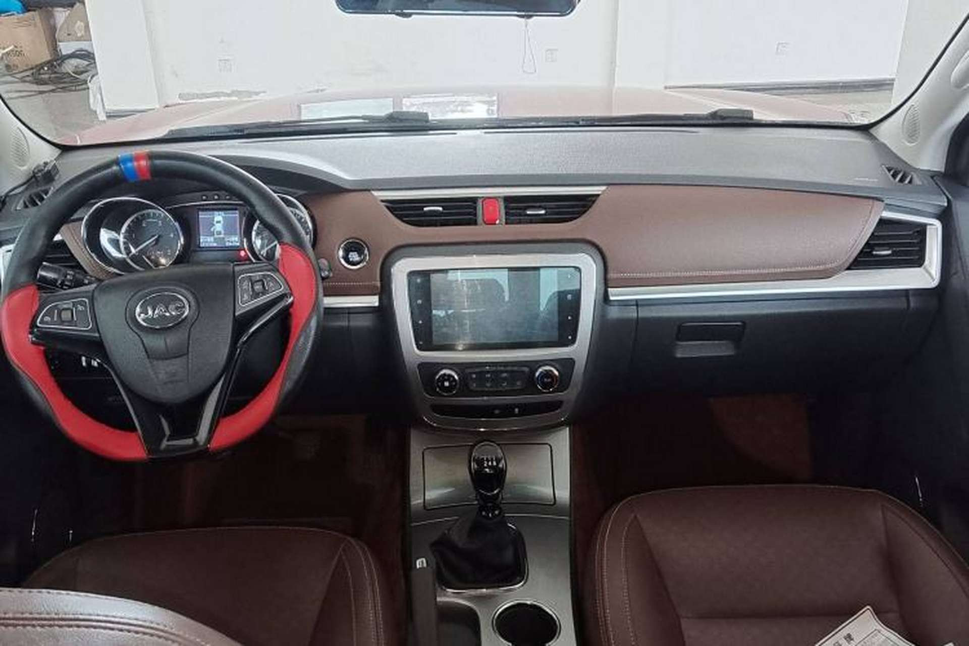 Used JAC Group T8 2020 2.0T Diesel Two-Wheel-Drive Prestige Version with Large Double Cabin HFC4DB2-2E Interior 1