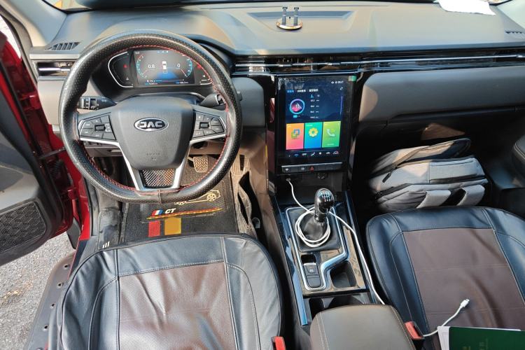 Used JAC Group T8 2020 2.0T Diesel Two-Wheel-Drive Luxury Version with Large Double Cabin – HFC4DB2-2E Interior 2