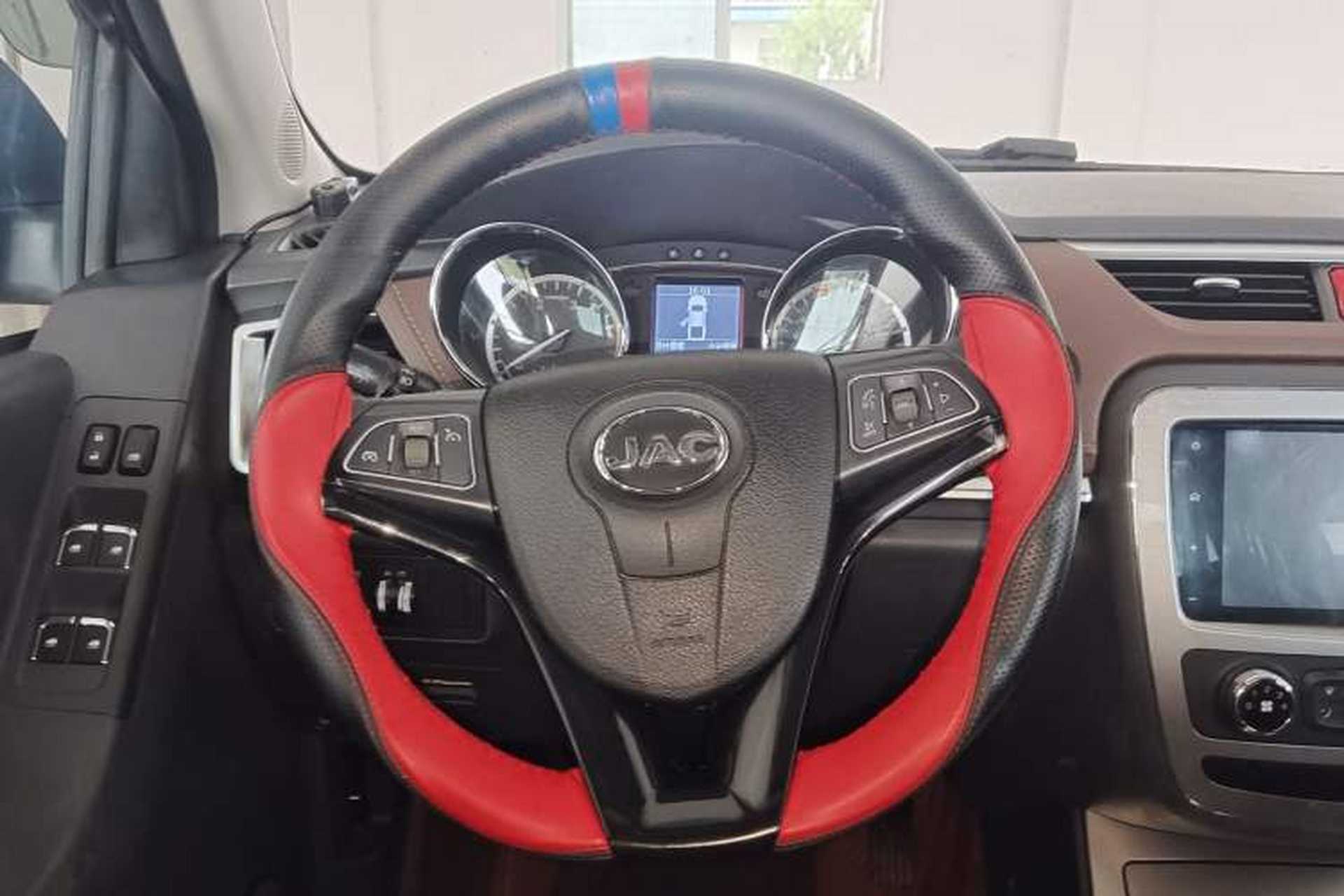 Used JAC Group T8 2020 2.0T Diesel Two-Wheel-Drive Prestige Version with Large Double Cabin HFC4DB2-2E Interior 2