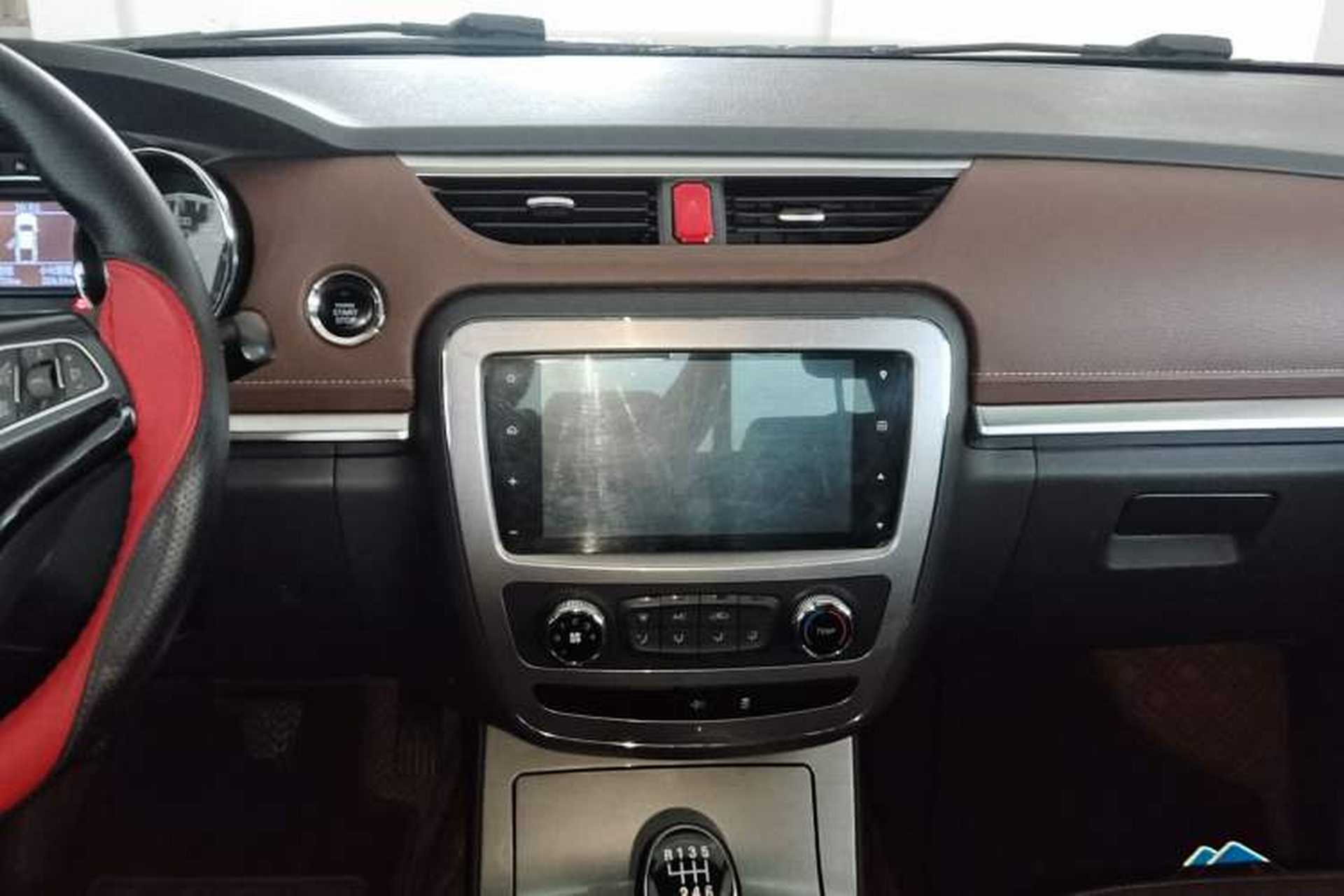Used JAC Group T8 2020 2.0T Diesel Two-Wheel-Drive Prestige Version with Large Double Cabin HFC4DB2-2E Interior 3