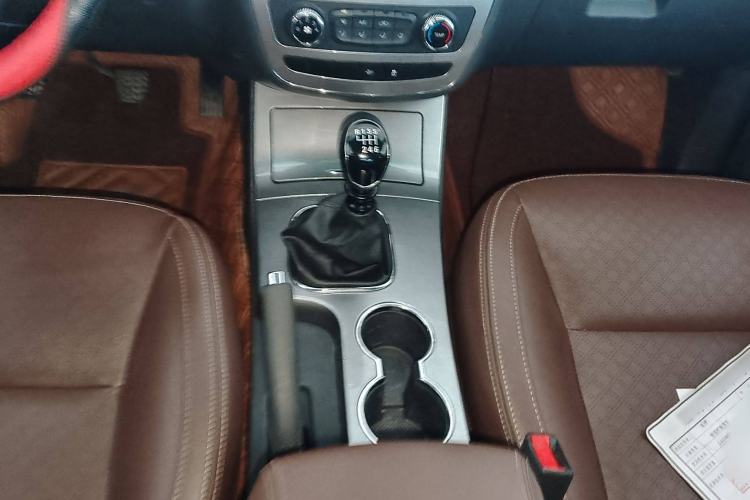 Used JAC Group T8 2020 2.0T Diesel Two-Wheel-Drive Prestige Version with Large Double Cabin HFC4DB2-2E Interior 4