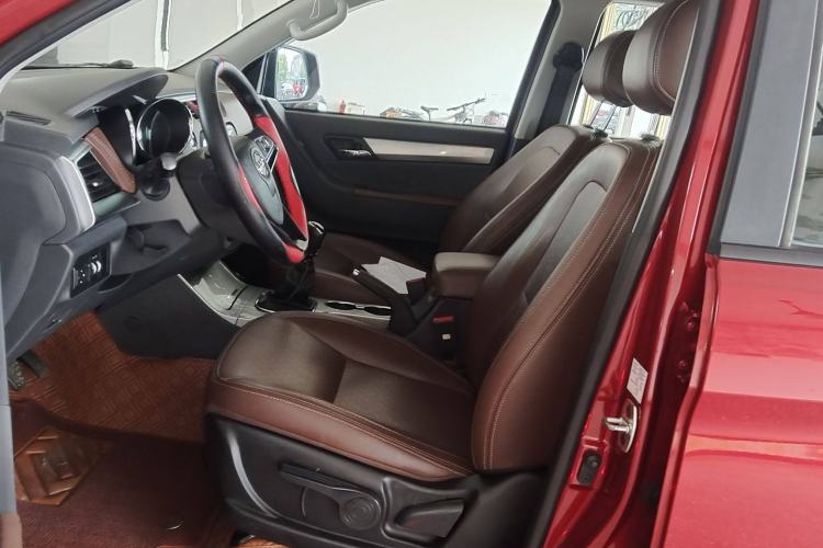 Used JAC Group T8 2020 2.0T Diesel Two-Wheel-Drive Prestige Version with Large Double Cabin HFC4DB2-2E Interior 5