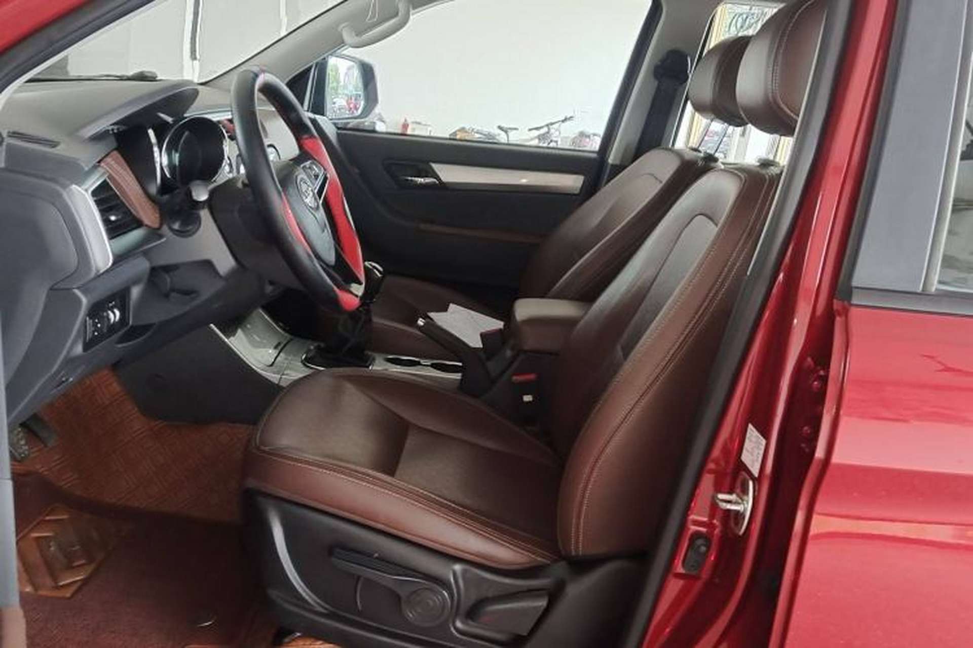 Used JAC Group T8 2020 2.0T Diesel Two-Wheel-Drive Prestige Version with Large Double Cabin HFC4DB2-2E Interior 5