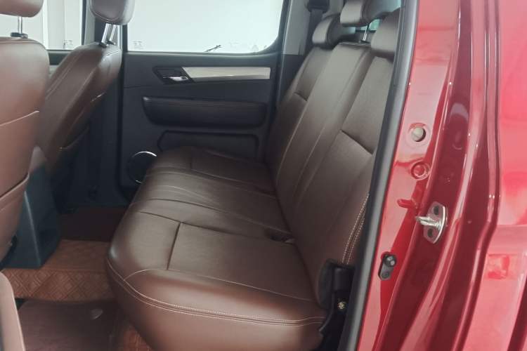 Used JAC Group T8 2020 2.0T Diesel Two-Wheel-Drive Prestige Version with Large Double Cabin HFC4DB2-2E Interior 7