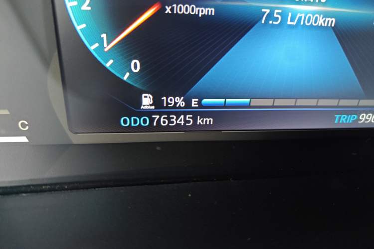 Used JAC Group T8 2020 2.0T Diesel Two-Wheel-Drive Luxury Version with Large Double Cabin – HFC4DB2-2E Odometer Close Up