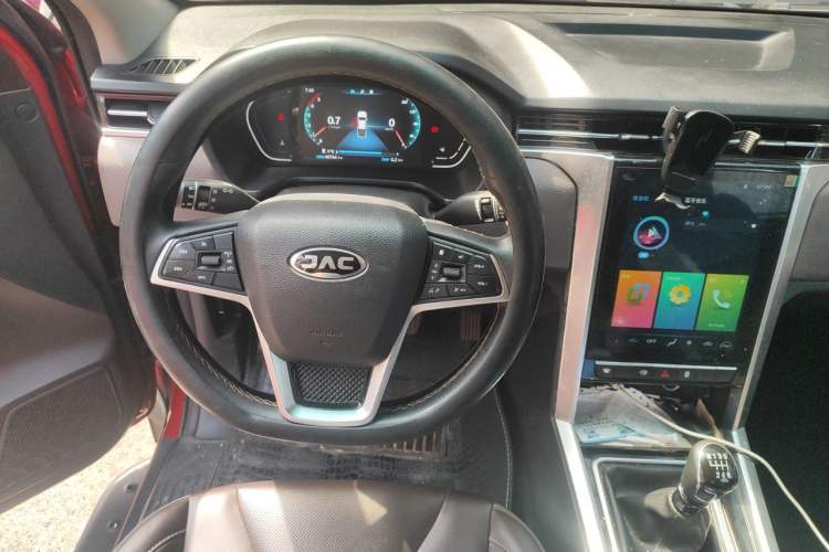 Used JAC Group T8 2020 2.0T Diesel Two-Wheel Drive Business-Grade Big Double Cabin HFC4DB2-2E Steering Wheel