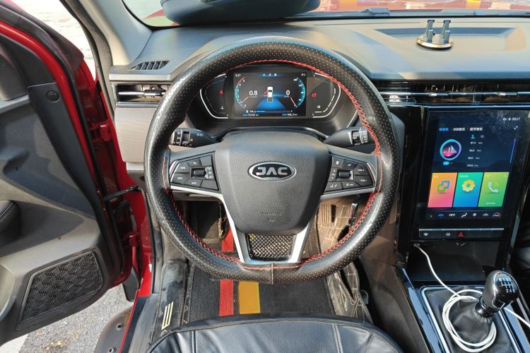 Used JAC Group T8 2020 2.0T Diesel Two-Wheel-Drive Luxury Version with Large Double Cabin – HFC4DB2-2E Steering Wheel