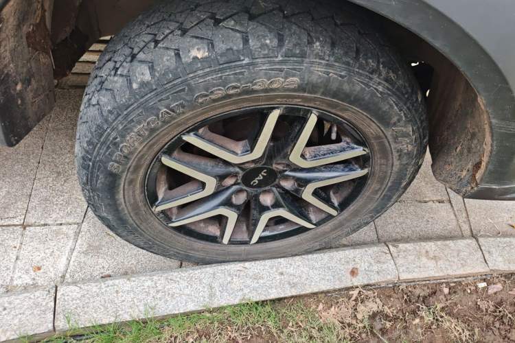 Used JAC Group T8 2021 2.0T PRO Diesel 4x4 SharpDrive Version Big Double HFC4DB2-2E Right Front Wheel Hub