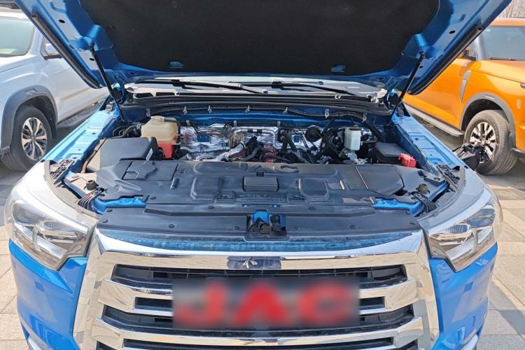 Used JAC Group T8 2021 2.4T PRO Gasoline Two-Wheel Drive Rui Xing Edition Standard Dual 4K22D4T Engine Bay