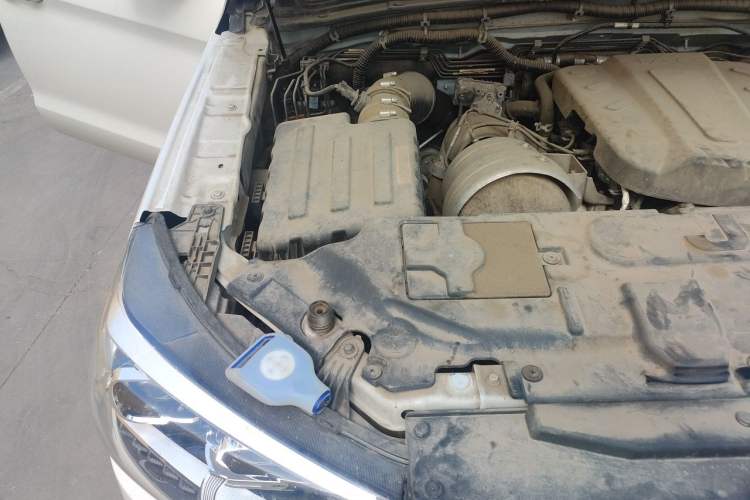 Used JAC Group T8 2021 2.0T PRO Diesel 4x4 SharpDrive Version Big Double HFC4DB2-2E Engine Bay Right