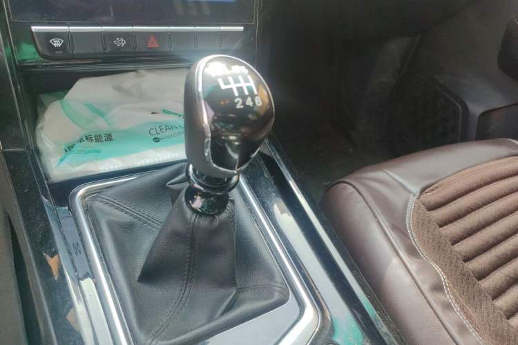 Used JAC Group T8 2021 2.0T PRO Diesel 4x4 SharpDrive Version Big Double HFC4DB2-2E Gear Lever