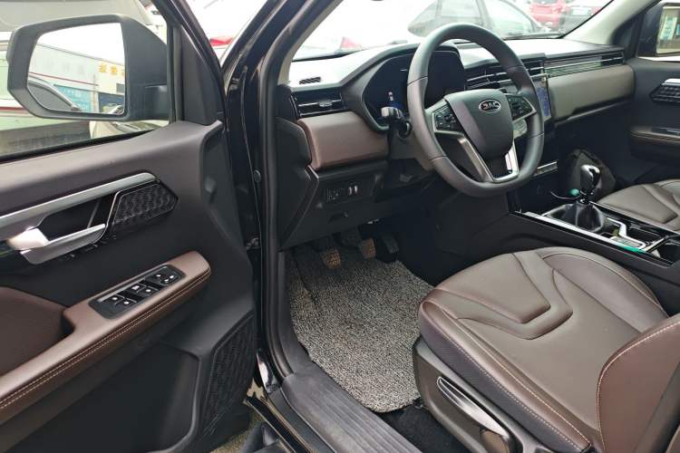 Used JAC Group T8 2022 2.0T PRO Diesel Two-Wheel Drive SharpDrive Version with Dual HFC4DB2-2E Driver Seat