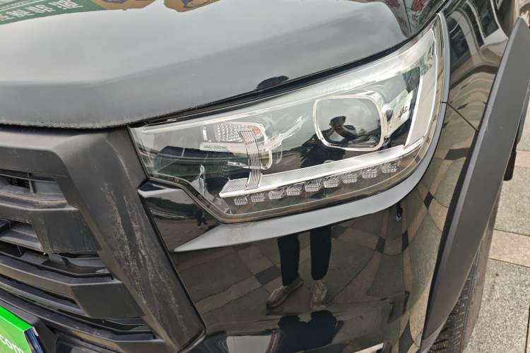 Used JAC Group T8 2022 2.0T PRO Diesel Two-Wheel Drive SharpDrive Version with Dual HFC4DB2-2E Left Front Headlight