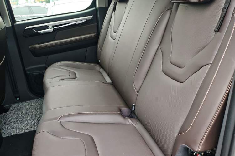 Used JAC Group T8 2022 2.0T PRO Diesel Two-Wheel Drive SharpDrive Version with Dual HFC4DB2-2E Left Rear Seat