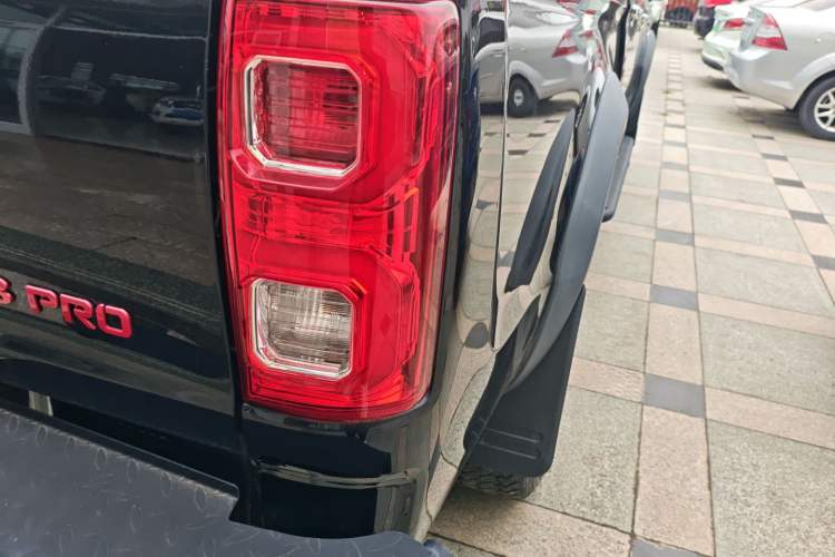 Used JAC Group T8 2022 2.0T PRO Diesel Two-Wheel Drive SharpDrive Version with Dual HFC4DB2-2E Right Rear Taillight