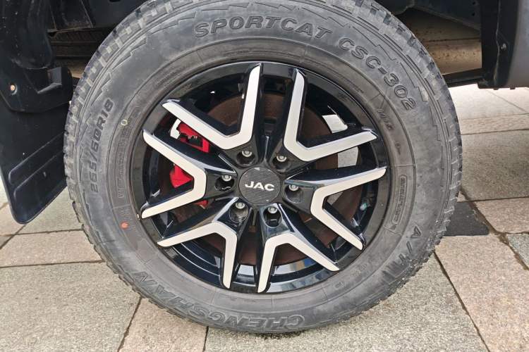 Used JAC Group T8 2022 2.0T PRO Diesel Two-Wheel Drive SharpDrive Version with Dual HFC4DB2-2E Right Rear Wheel Hub