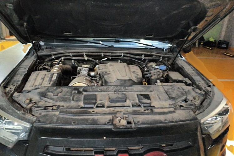 Used JAC Group T8 2022 2.0T PRO Diesel Two-Wheel Drive Sharp Edition Standard Dual HFC4DB2-2E Engine Bay