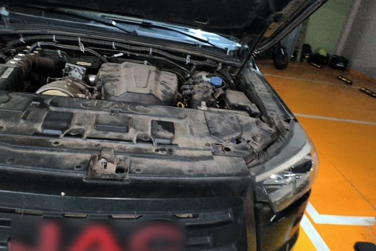Used JAC Group T8 2022 2.0T PRO Diesel Two-Wheel Drive Sharp Edition Standard Dual HFC4DB2-2E Engine Bay Left