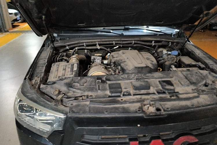 Used JAC Group T8 2022 2.0T PRO Diesel Two-Wheel Drive Sharp Edition Standard Dual HFC4DB2-2E Engine Bay Right