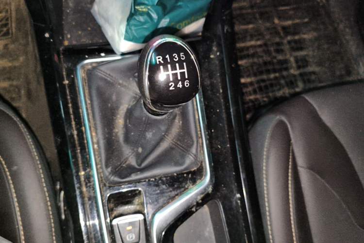 Used JAC Group T8 2022 2.0T PRO Diesel Two-Wheel Drive Sharp Edition Standard Dual HFC4DB2-2E Gear Lever