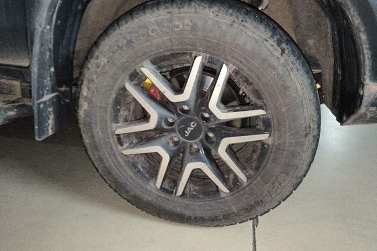 Used JAC Group T8 2022 2.0T PRO Diesel Two-Wheel Drive Sharp Edition Standard Dual HFC4DB2-2E Right Front Wheel Hub